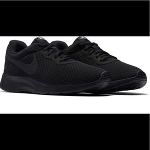 Nike Tanjun All Black 🖤(does have a little white)